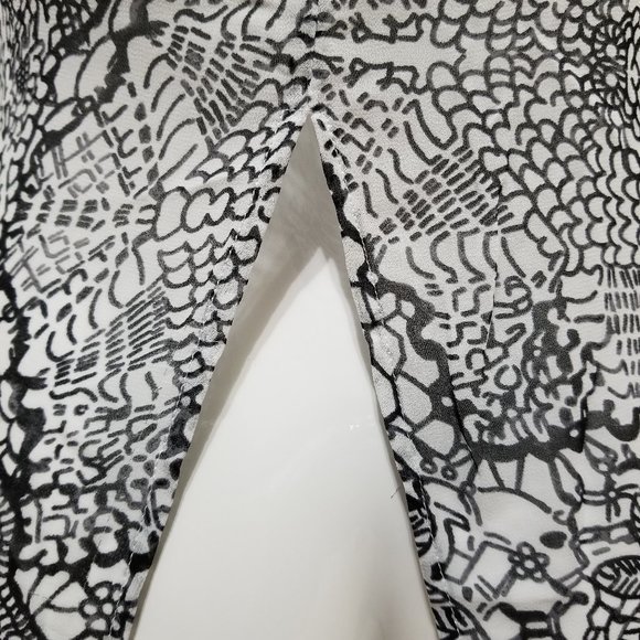 Ambiance top Small semi sheer floral geometric print split back bell sleeve - Picture 11 of 13